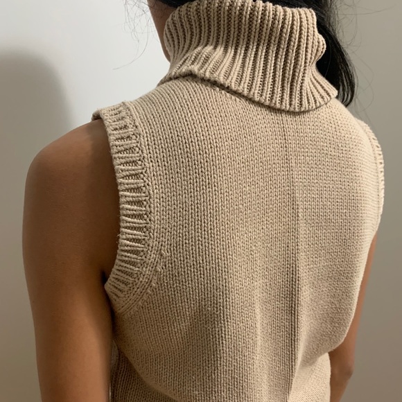 Sleeveless turtleneck top - Picture 2 of 3